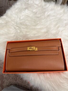 Hermes Kelly to Go Leather Bag with in Epsom with Gold Hardware